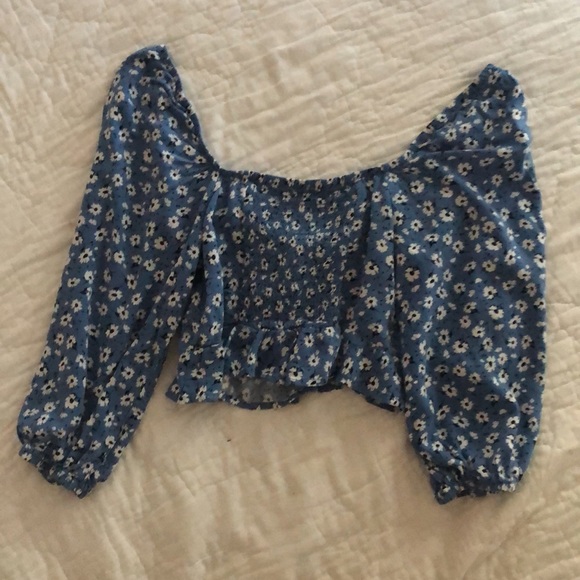 Cotton On XS cropped floral blouse. - Picture 2 of 4